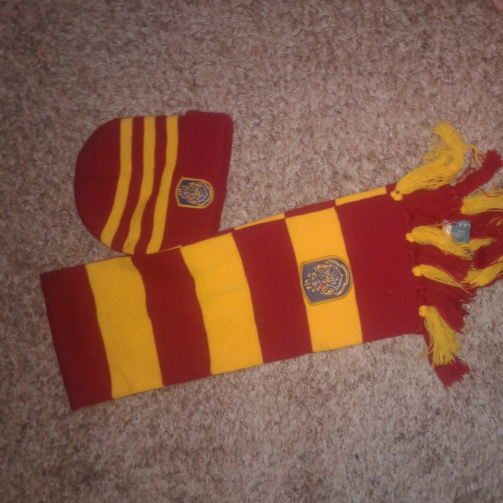 Harry Potter scarf and hat